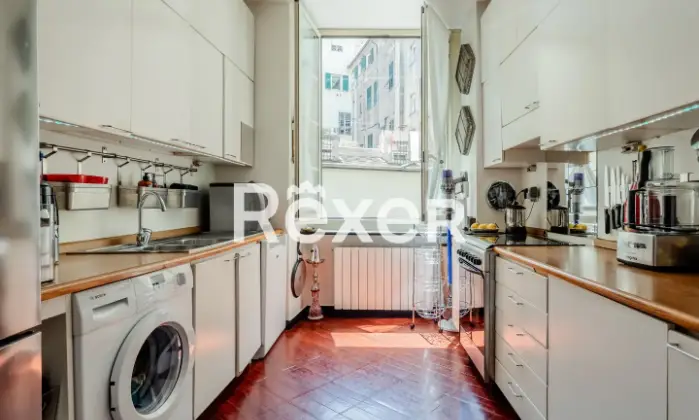 Rexer-GENOVA-Splendido-appartamento-ristrutturato-allinterno-di-Palazzo-Fornari-in-via-Luccoli-Cucina