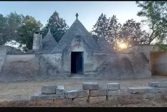 Rexer-Latiano-Trullo-contrada-Coltura-Latiano-con-terreno-Giardino