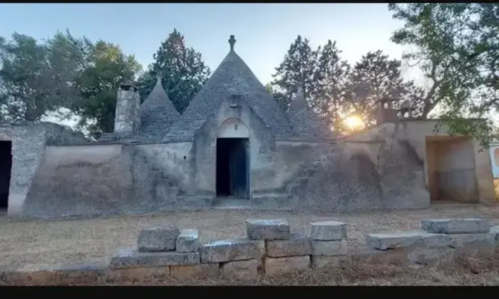 Rexer-Latiano-Trullo-contrada-Coltura-Latiano-con-terreno-Giardino