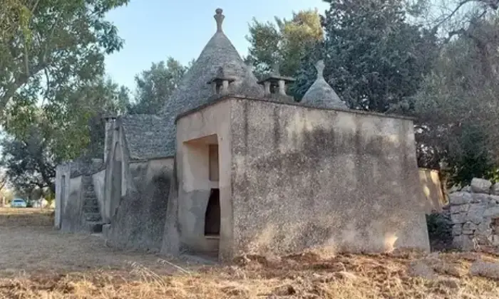 Rexer-Latiano-Trullo-contrada-Coltura-Latiano-con-terreno-Giardino