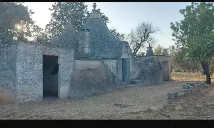 Rexer-Latiano-Trullo-contrada-Coltura-Latiano-con-terreno-Giardino