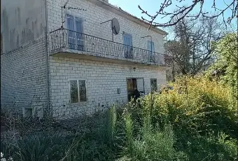 Rexer-Cercemaggiore-Rustico-in-vendita-in-via-Fonte-di-Vito-a-Cercemaggiore-Giardino