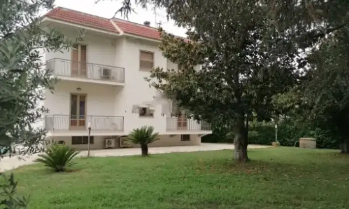 Rexer-Latina-Vendesi-casa-indipendente-in-via-AppiaLatina-Scalo-Latina-Giardino
