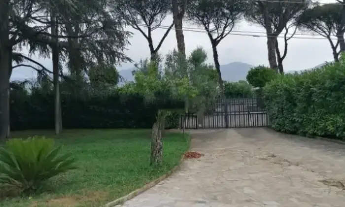 Rexer-Latina-Vendesi-casa-indipendente-in-via-AppiaLatina-Scalo-Latina-Giardino