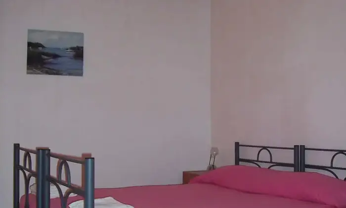 Rexer-Vittoria-Villa-con-grande-appartamento-climatizzato-CameraDaLetto