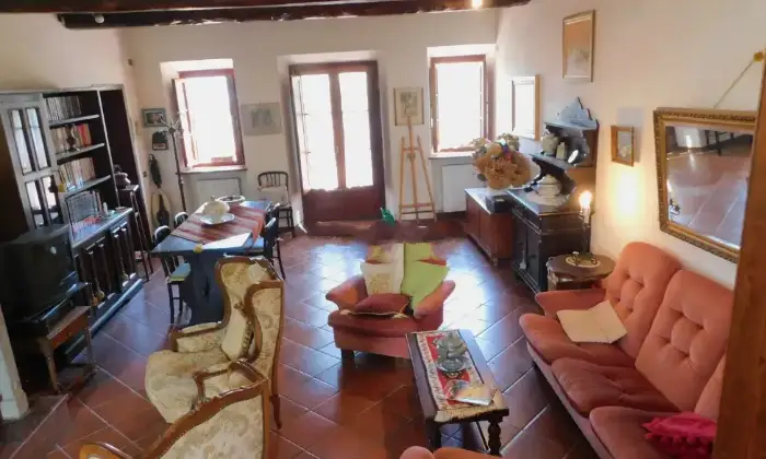 Rexer-Lucca-Vendesi-Propriet-rustica-in-via-di-Formentale-a-Lucca-Salone