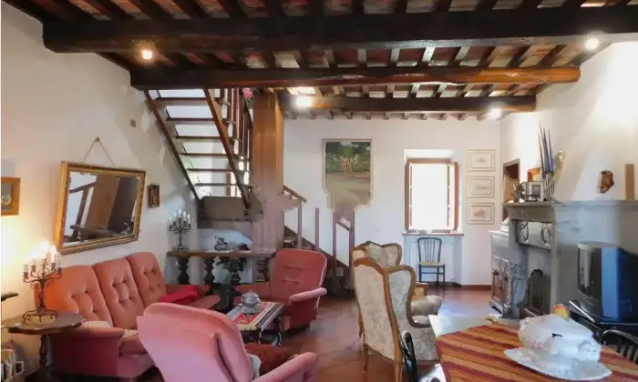 Rexer-Lucca-Vendesi-Propriet-rustica-in-via-di-Formentale-a-Lucca-Salone