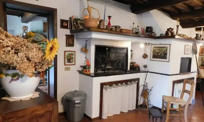 Rexer-Lucca-Vendesi-Propriet-rustica-in-via-di-Formentale-a-Lucca-Salone