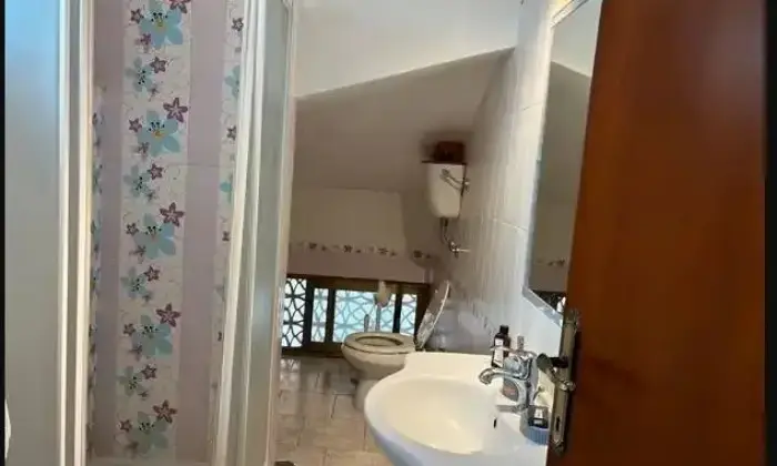 Rexer-Tolfa-Appartamento-in-vendita-in-via-della-Concia-a-Tolfa-Bagno