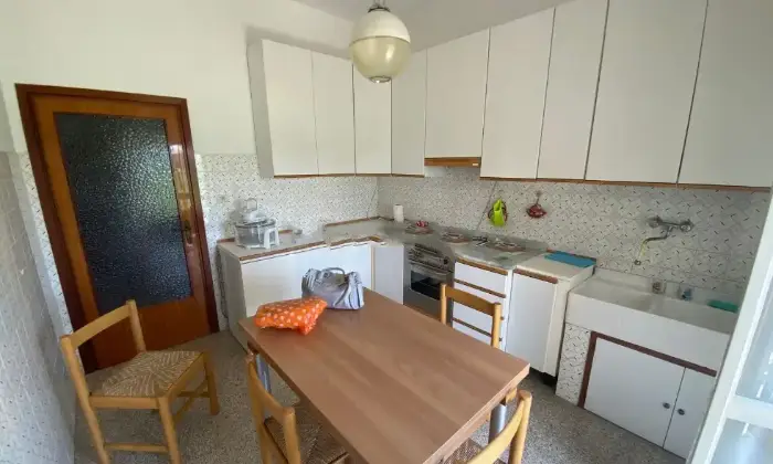 Rexer-Rimini-Vendesi-appartamento-in-Via-Monte-San-Michele-a-Rimini-Cucina