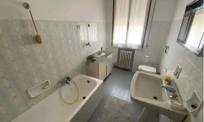Rexer-Rimini-Vendesi-appartamento-in-Via-Monte-San-Michele-a-Rimini-Bagno