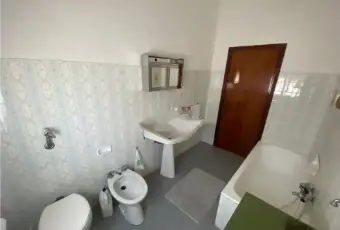 Rexer-Rimini-Vendesi-appartamento-in-Via-Monte-San-Michele-a-Rimini-Bagno