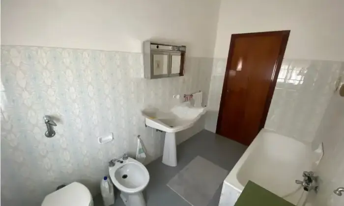 Rexer-Rimini-Vendesi-appartamento-in-Via-Monte-San-Michele-a-Rimini-Bagno