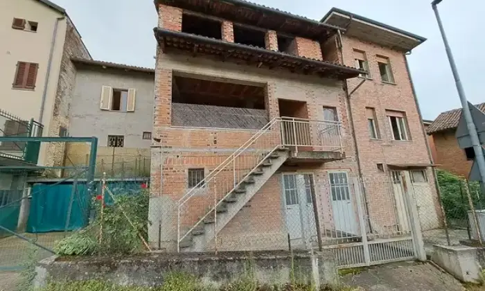 Rexer-Magliano-Alfieri-Casa-con-cortile-e-cascina-Garage