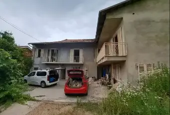 Rexer-Magliano-Alfieri-Casa-con-cortile-e-cascina-Terrazzo