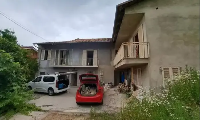 Rexer-Magliano-Alfieri-Casa-con-cortile-e-cascina-Terrazzo