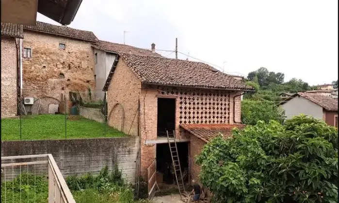 Rexer-Magliano-Alfieri-Casa-con-cortile-e-cascina-Giardino