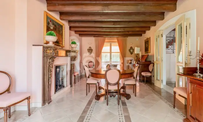 Rexer-Sirolo-Elegante-villa-con-piscina-a-pochi-passi-dal-mare-SALONE