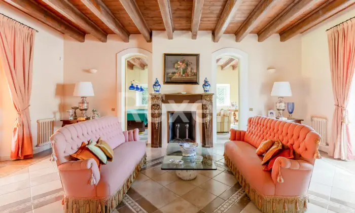 Rexer-Sirolo-Elegante-villa-con-piscina-a-pochi-passi-dal-mare-SALONE