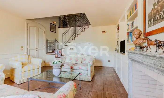 Rexer-Sirolo-Elegante-villa-con-piscina-a-pochi-passi-dal-mare-SALONE