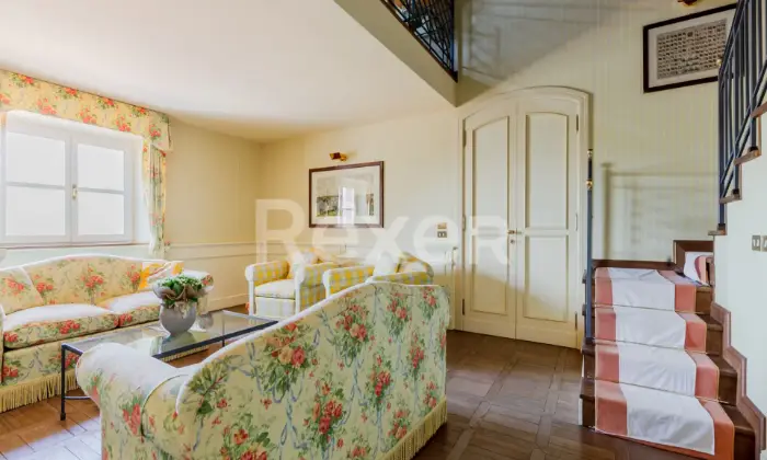 Rexer-Sirolo-Elegante-villa-con-piscina-a-pochi-passi-dal-mare-SALONE