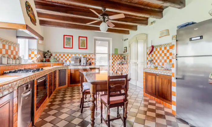 Rexer-Sirolo-Elegante-villa-con-piscina-a-pochi-passi-dal-mare-CUCINA