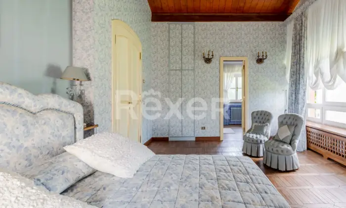 Rexer-Sirolo-Elegante-villa-con-piscina-a-pochi-passi-dal-mare-CAMERA-DA-LETTO