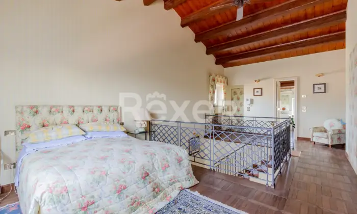 Rexer-Sirolo-Elegante-villa-con-piscina-a-pochi-passi-dal-mare-CAMERA-DA-LETTO