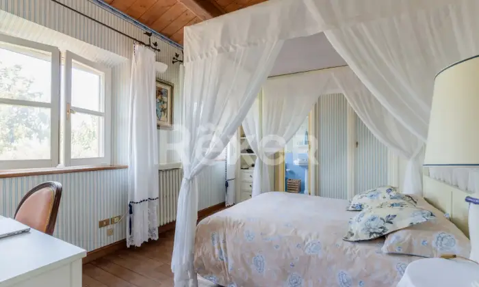 Rexer-Sirolo-Elegante-villa-con-piscina-a-pochi-passi-dal-mare-CAMERA-DA-LETTO