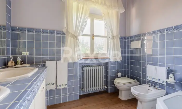 Rexer-Sirolo-Elegante-villa-con-piscina-a-pochi-passi-dal-mare-BAGNO