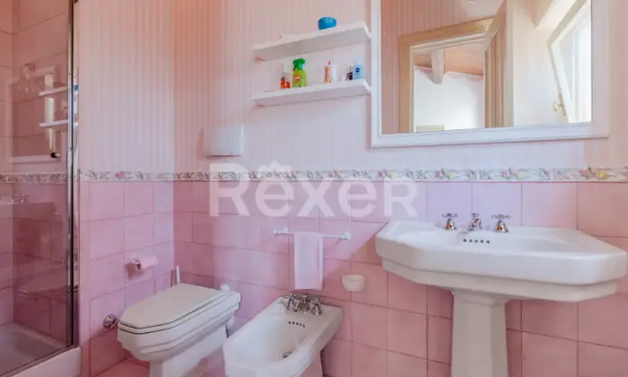 Rexer-Sirolo-Elegante-villa-con-piscina-a-pochi-passi-dal-mare-BAGNO