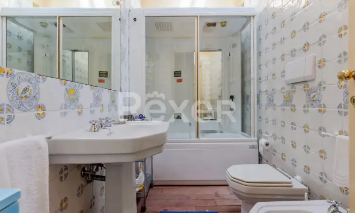Rexer-Sirolo-Elegante-villa-con-piscina-a-pochi-passi-dal-mare-BAGNO