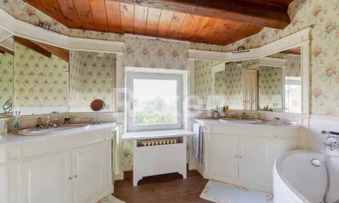 Rexer-Sirolo-Elegante-villa-con-piscina-a-pochi-passi-dal-mare-BAGNO