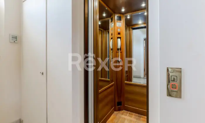 Rexer-Sirolo-Elegante-villa-con-piscina-a-pochi-passi-dal-mare-ASCENSORE
