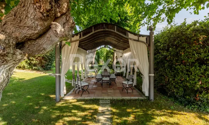Rexer-Sirolo-Elegante-villa-con-piscina-a-pochi-passi-dal-mare-GIARDINO