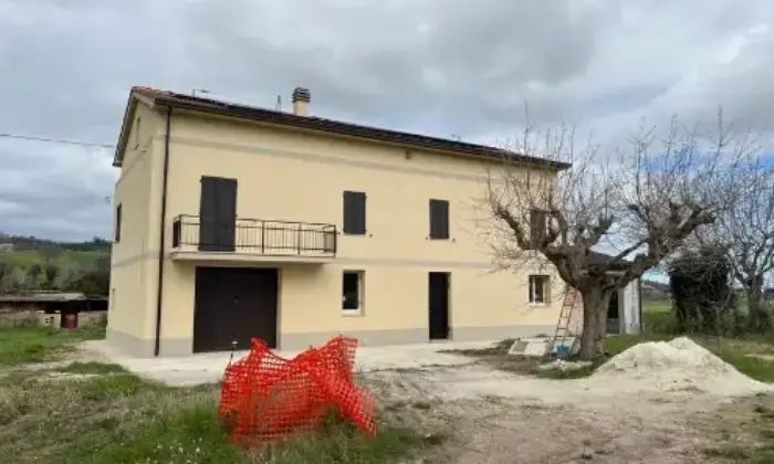 Rexer-Petriolo-Vendesi-casa-di-paese-in-via-San-Marco-a-Petriolo-Giardino
