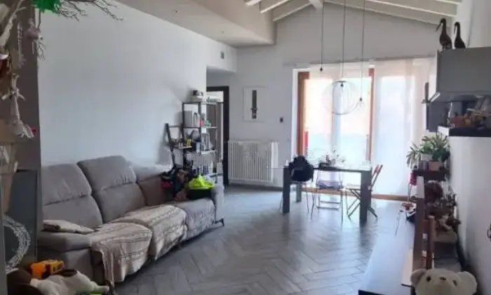 Rexer-Bisuschio-Mansarda-in-vendita-in-via-G-Bertini-a-Bisuschio-C-Altro