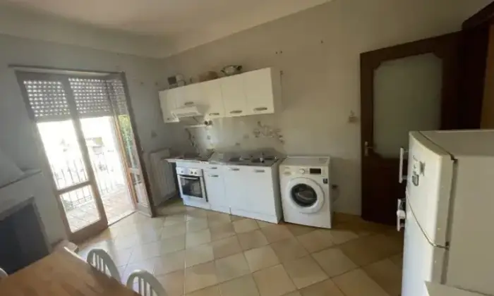 Rexer-Ostuni-Quadrilocale-in-vendita-in-piazza-I-Maggio-Ostuni-Cucina