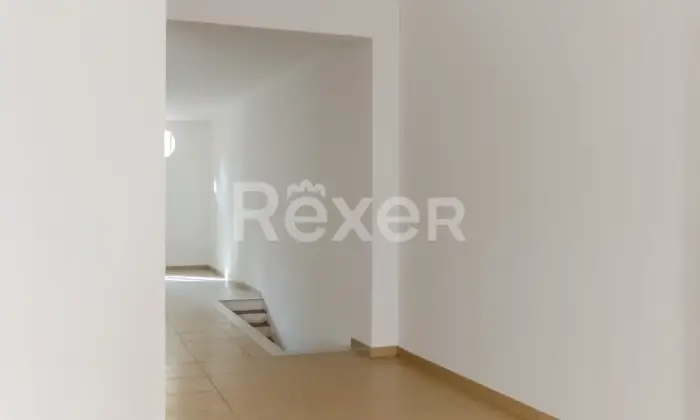 Rexer-Avellino-Locale-Commerciale-In-Vendita-Altro