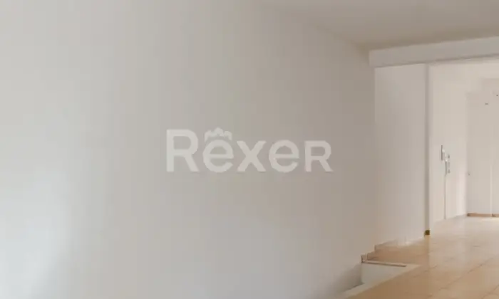 Rexer-Avellino-Locale-Commerciale-In-Vendita-Altro