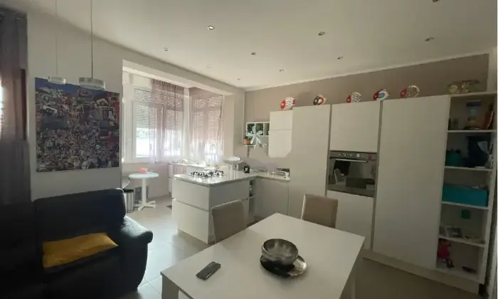 Rexer-Palermo-Vendesi-appartamento-in-Via-G-L-BerniniUditoreDa-VinciPalermo-Cucina
