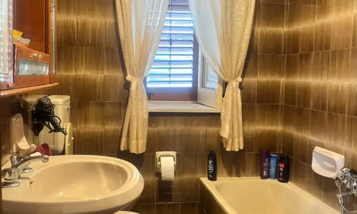Rexer-Bisacquino-Vendesi-appartamento-indipendente-a-Bisacquino-PA-BAGNO