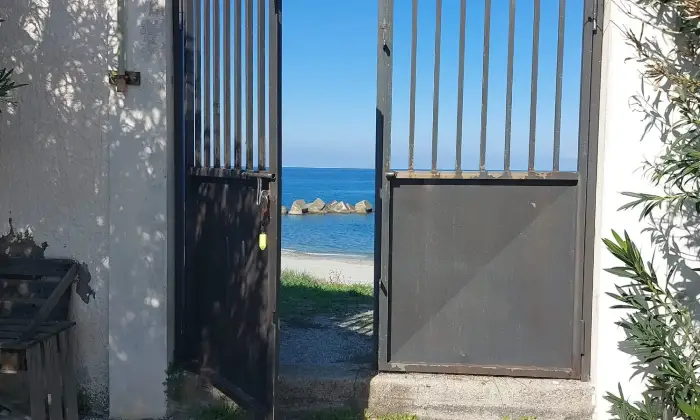 Rexer-Rometta-Marea-VILLA-INDIPENDENTE-IN-CLASSE-ENERGETICA-B-CON-ACCESSO-AL-MARE-DIRETTO-e-RISERVATO-a-pochi-residenti-Cortile