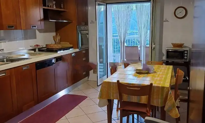 Rexer-Burgio-Vendesi-attico-via-Leone-a-Burgio-Cucina