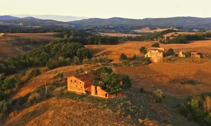 Rexer-Asciano-Vendesi-Propriet-rustica-in-vendita-in-strada-delle-Sante-MarieAsciano-Giardino