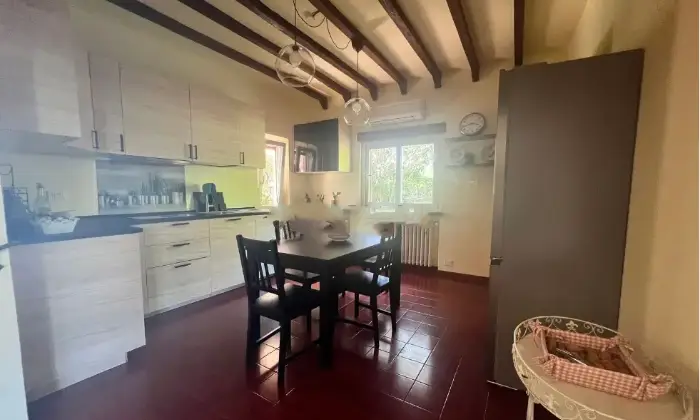 Rexer-Camaiore-Vendesi-villa-in-via-Pennelle-a-Capezzano-Pianore-di-Camaiore-Altro
