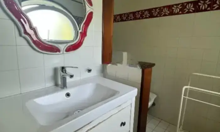 Rexer-Camaiore-Vendesi-villa-in-via-Pennelle-a-Capezzano-Pianore-di-Camaiore-Bagno