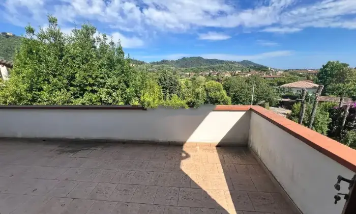 Rexer-Camaiore-Vendesi-villa-in-via-Pennelle-a-Capezzano-Pianore-di-Camaiore-Terrazzo