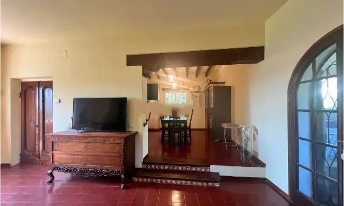 Rexer-Camaiore-Vendesi-villa-in-via-Pennelle-a-Capezzano-Pianore-di-Camaiore-Altro