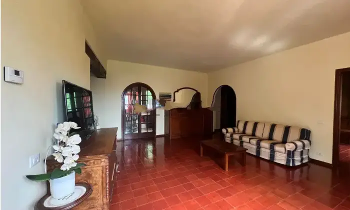 Rexer-Camaiore-Vendesi-villa-in-via-Pennelle-a-Capezzano-Pianore-di-Camaiore-Altro